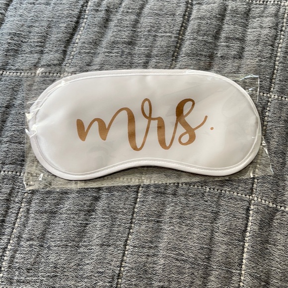 Brand New In Packaging Mrs. Eye Cover - Picture 1 of 1